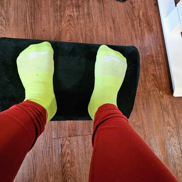 Foot Rest Under Desk for Office Use, All-Day Pain Relief and Leg Support Stool - Picture 4 of 5